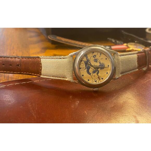 Rare Unisex 32mm Disney Mickey Mouse Watch The Disney Catalog, Drawing on Wood L - Picture 1 of 5